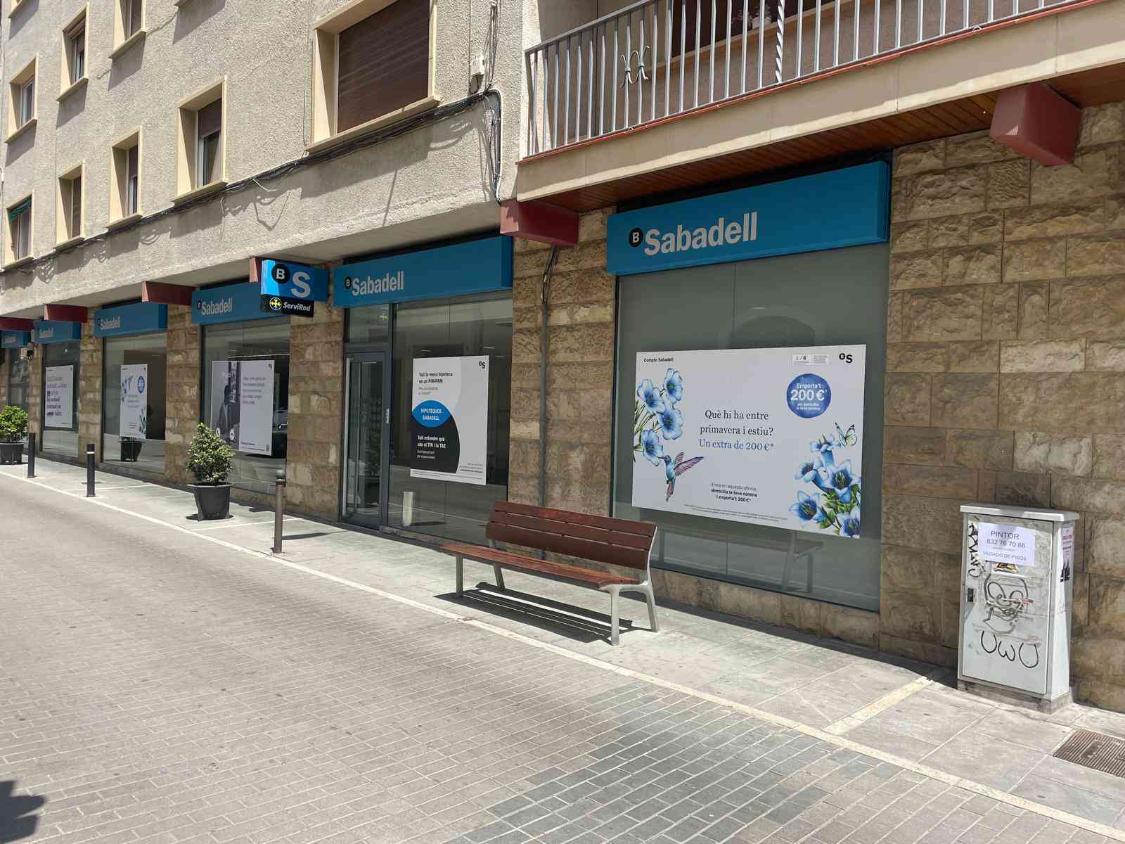 Transforming Banc Sabadell's Image at the POS: Merchanservis' Major National Visual Merchandising Campaign